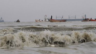 সিত্রাং : মিরসরাইয়ে জোয়ারের পানিতে ড্রেজার ডুবে নিখোঁজ ৮ 