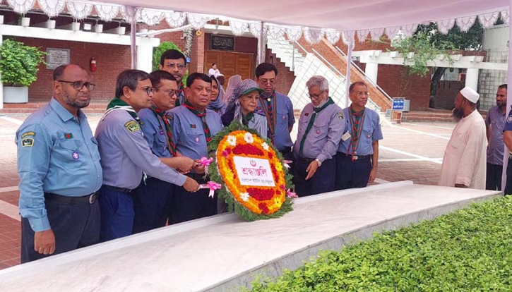 বঙ্গবন্ধুর সমাধিতে বাংলাদেশ স্কাউটস নেতাদের শ্রদ্ধা