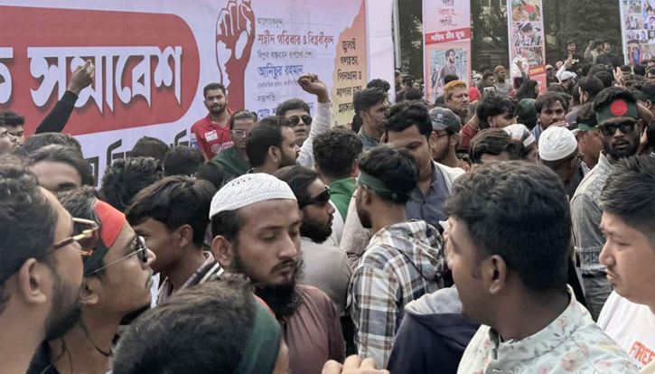 শহীদ মিনারে সমাবেশে গণ অধিকার পরিষদের ফারুককে মা*রধর