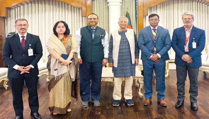 ঢাকা বিশ্ববিদ্যালয়কে বিশেষ মর্যাদা দেয়ার আশ্বাস প্রধান উপদেষ্টার 