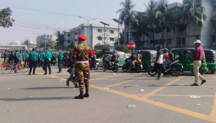 দাবি পূরণের আশ্বাসে সড়ক ছাড়লেন চাকরিচ্যুত সশস্ত্র বাহিনীর সদস্যরা