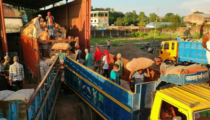 হিলি স্থলবন্দর দিয়ে এলো ৪৫১ মে.টন পেঁয়াজ