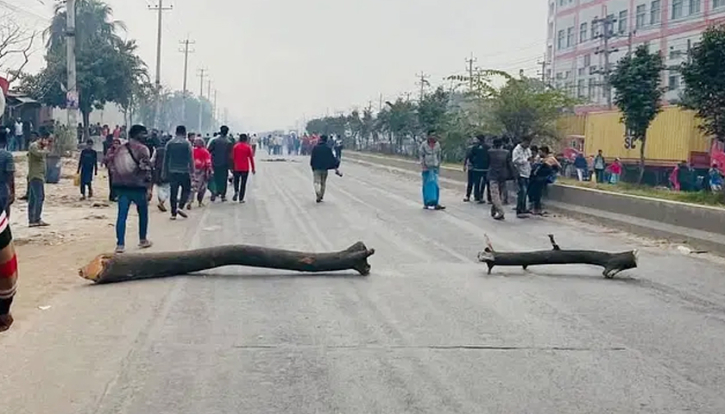 বেক্সিমকোর কারখানা খুলে দেয়ার দাবিতে শ্রমিকদের বিক্ষো*ভ