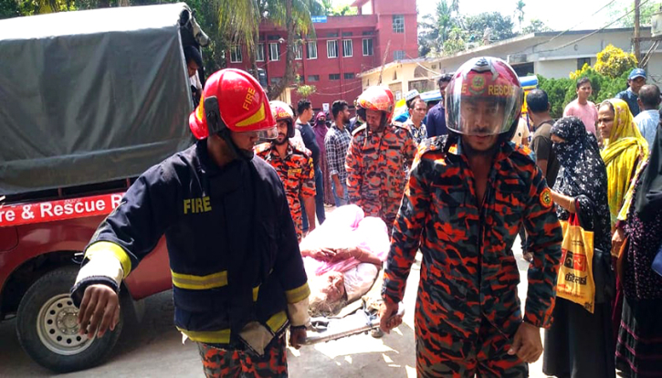 গৌরনদীতে বাসের ধাক্কায় অবসরপ্রাপ্ত সেনাসদস্য নিহত