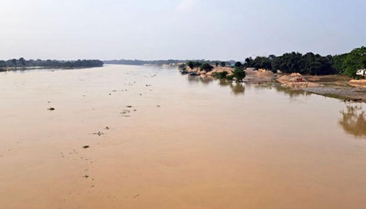 বন্যার পানি কমছে, বাড়ছে দুর্ভোগ-দুশ্চিন্তা