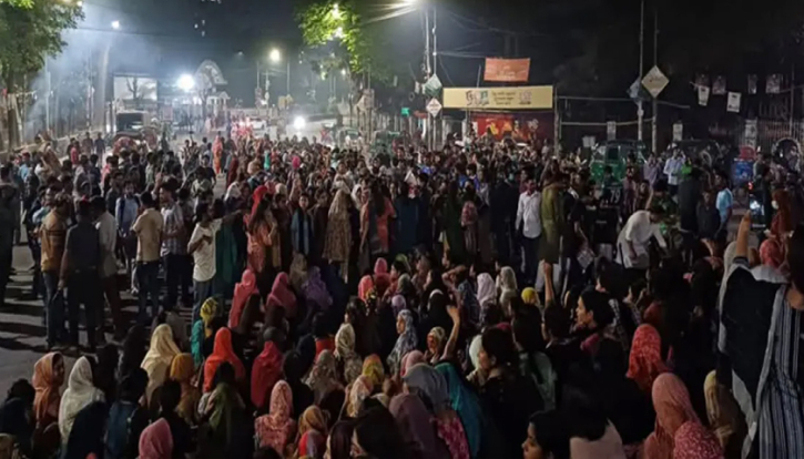 ঢাবিতে ধর্ষণবিরোধী মঞ্চের ঘোষণা, বিশেষ ট্রাইবুনালে বিচার দাবি