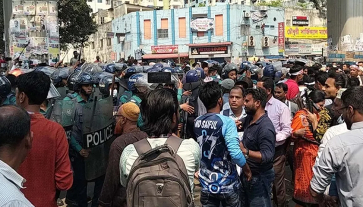 যমুনা অভিমুখে যাওয়া নন-এমপিও শিক্ষকদের পুলিশের বাঁধা