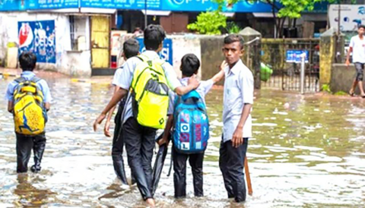 ভারী বৃষ্টিতে বিপর্যস্ত মুম্বাইয়,বন্ধ স্কুল-কলেজ