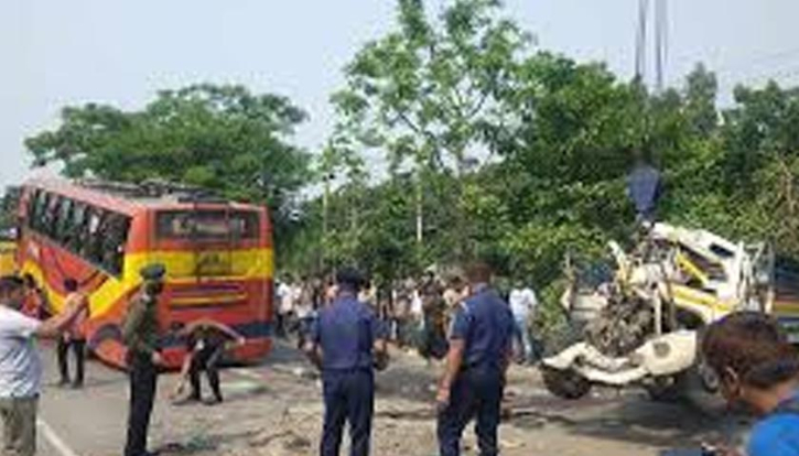 গত ১১ বছরে সড়কে ঝরেছে এক লাখ ৫ হাজার ৩৩৮ প্রাণ