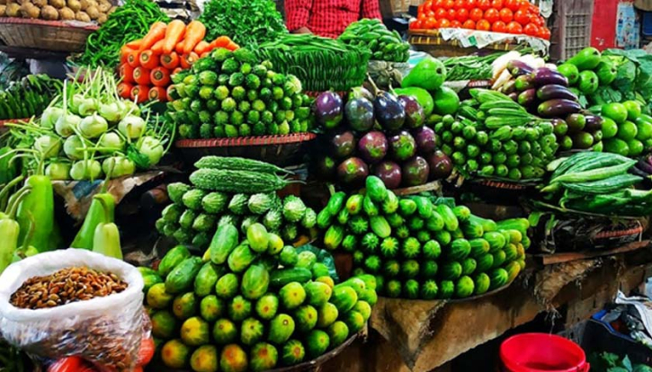 বৃষ্টির অজুহাতে সবজির বাজারে অরাজকতা