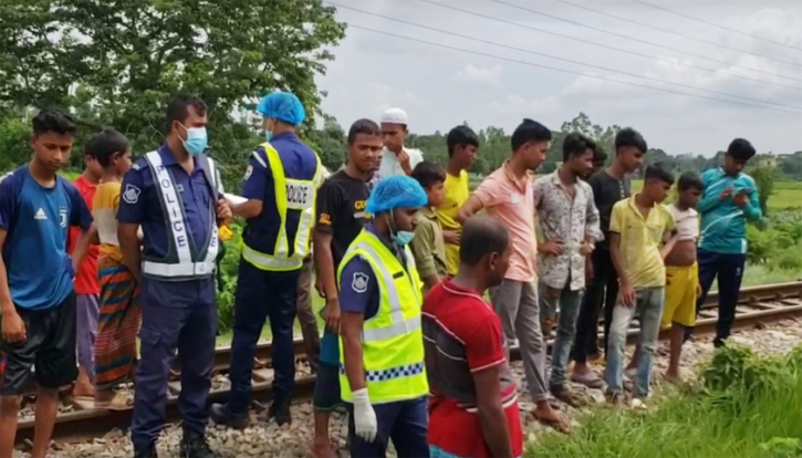 নরসিংদীতে ট্রেনে কাটা পড়ে ৫ জনের মৃত্যু